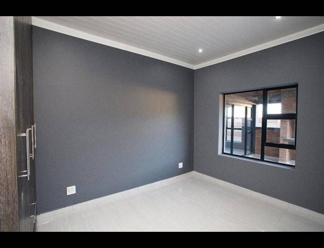 3 BEDROOM TOWNHOUSE FOR SALE IN ISLAND VIEW